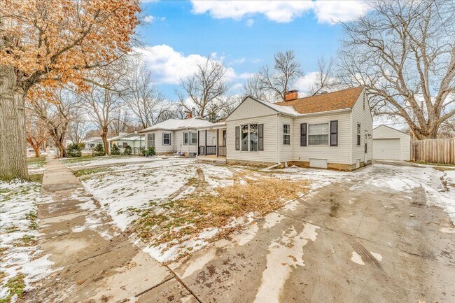 Foto del edificio - Adorable 2 Bed Riverside Home – Updated & Ready Now!