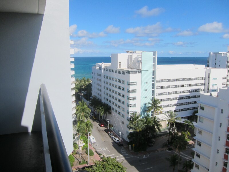Primary Photo - 3200 Collins Ave