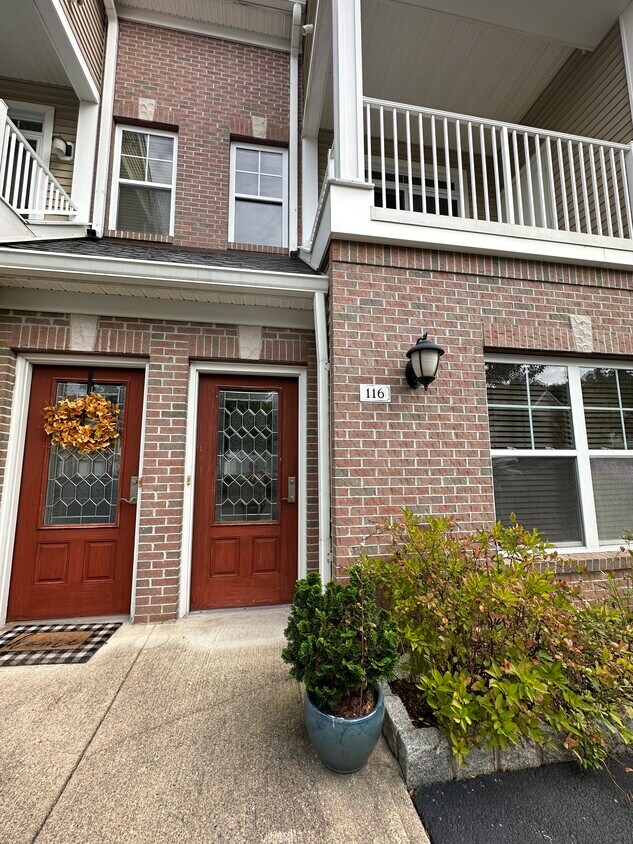 Primary Photo - 116 River Place