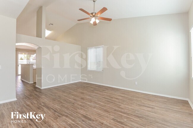 Foto del edificio - 2920 W Calle Lucinda