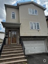 Building Photo - 589 Meadow St