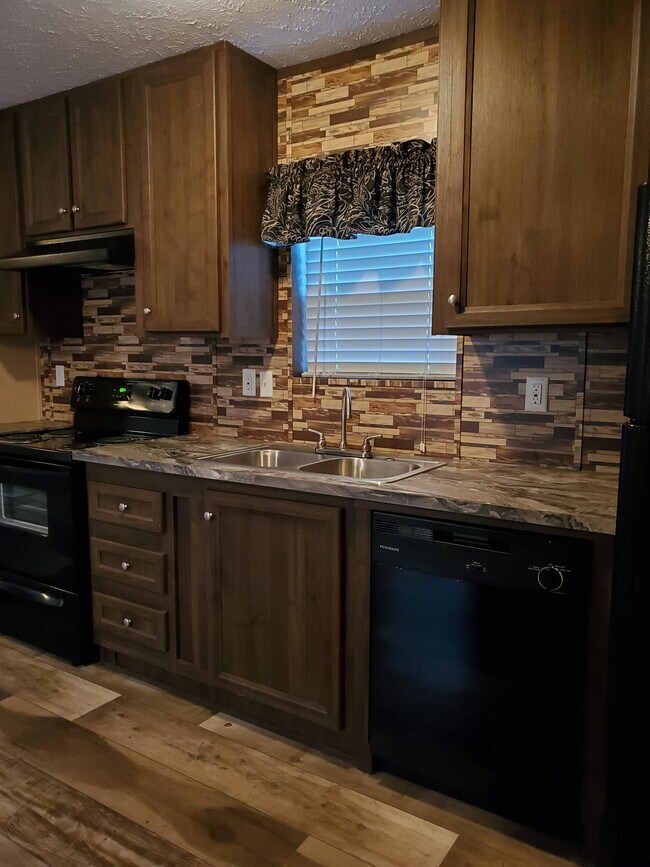 Foto del edificio - 351 Golden Dale Dr