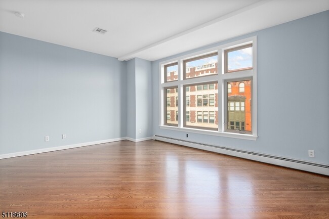 Building Photo - 420 Bloomfield Ave