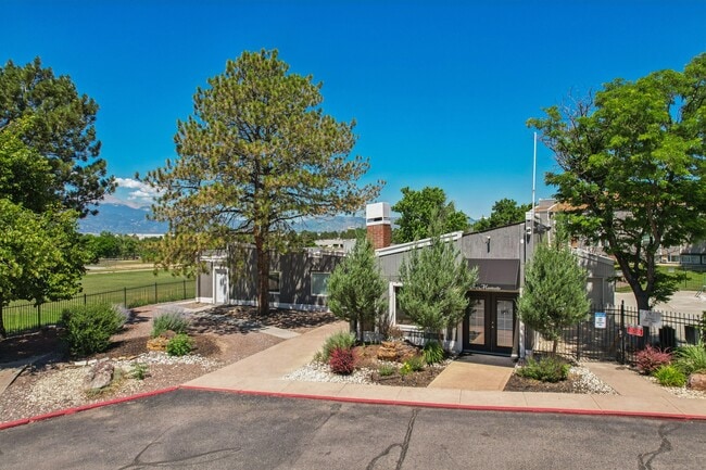 Building Photo - The Montecito Apartments