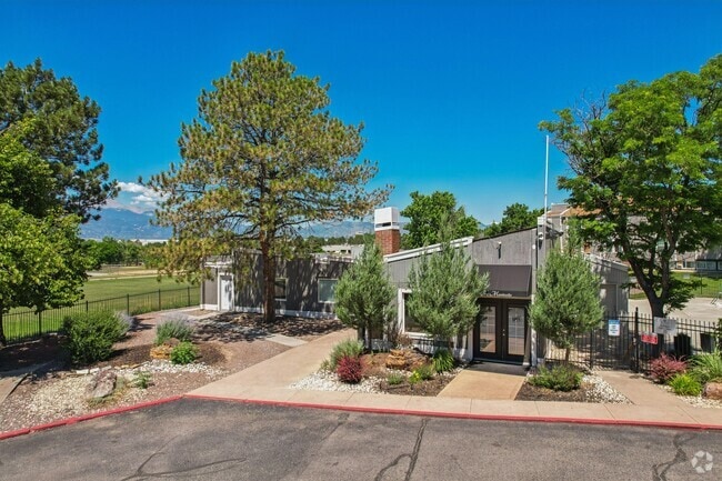 Building Photo - The Montecito