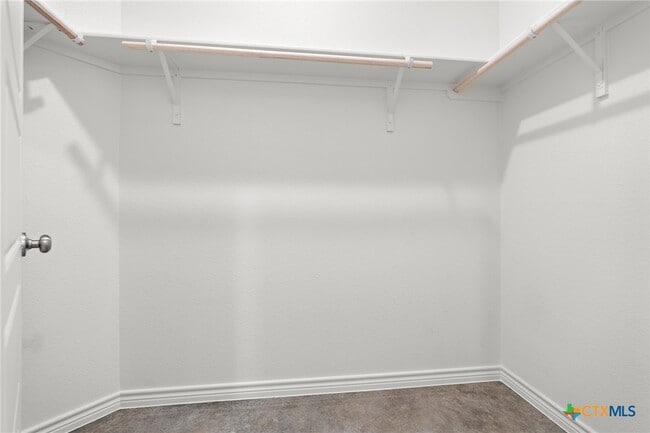 Foto del edificio - 3800 Hickory Dr