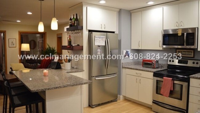 Foto del edificio - 6826 Harvest Hill Rd