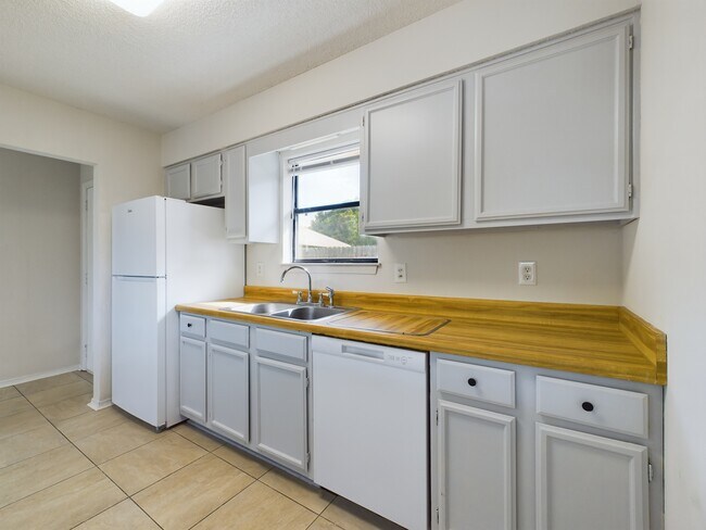 Foto del edificio - 3389 Green Briar Cir
