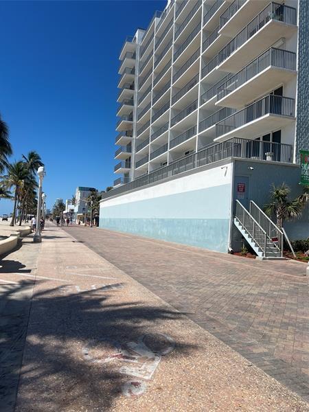 Foto del edificio - 400 N Surf Rd