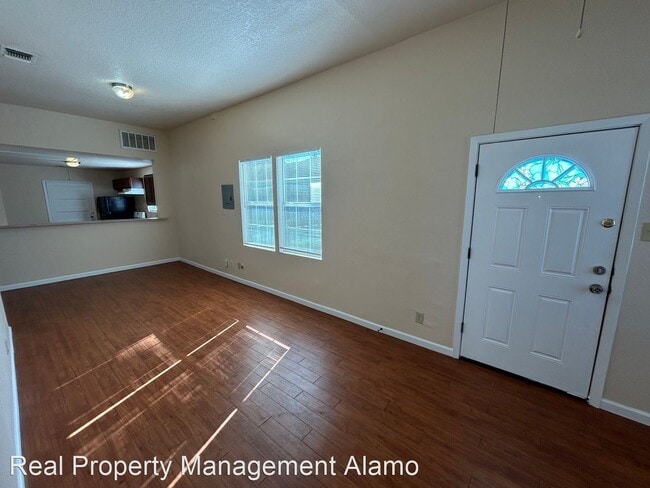 Building Photo - 2 br, 1 bath House - 155 Alexander Hamilto...
