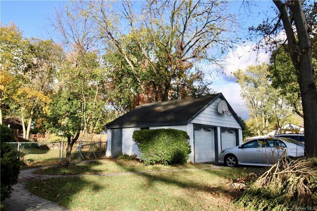 Building Photo - 702 Homestead Ave