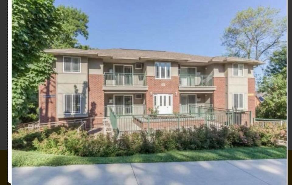 Foto principal - 707 N Dubuque St