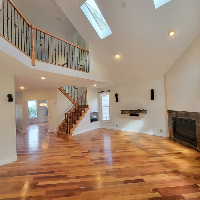 Building Photo - 646 Compass Ave