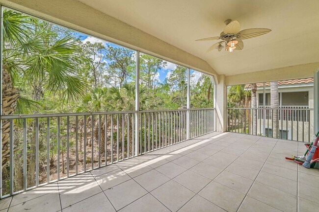 Building Photo - ** 2 Bed + Den Townhome in Naples ~ 1 Car ...