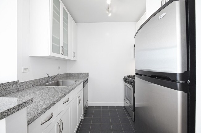 Building Photo - 360 West 43rd Street