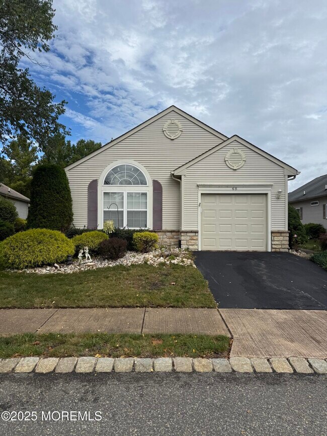 Building Photo - 48 Saxony Cir