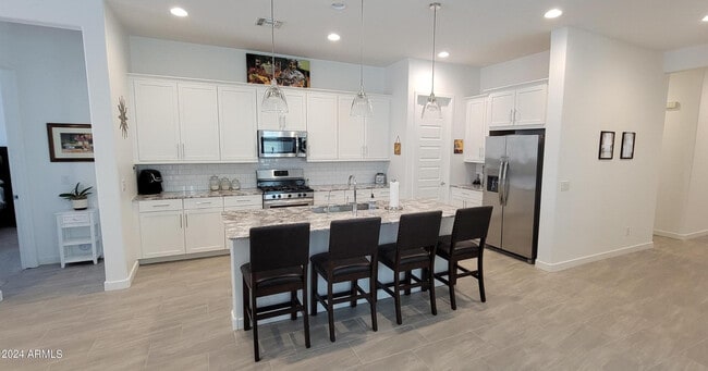 Foto del edificio - 19610 W Avalon Dr