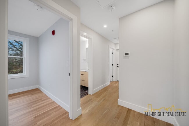 Building Photo - 9 Wenham St