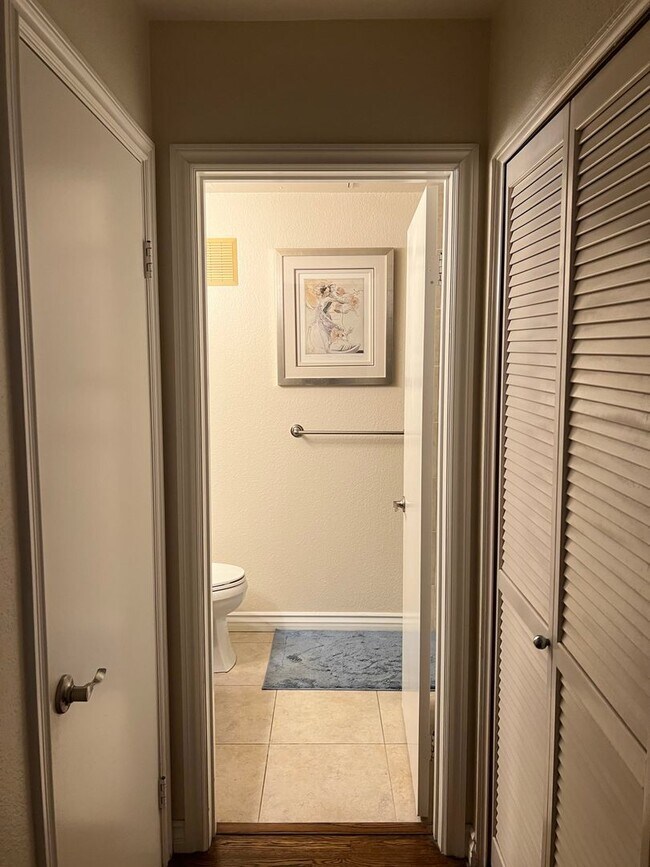 Building Photo - Epic REA - 2 BR / 2 BA Condo w/1 Parking i...