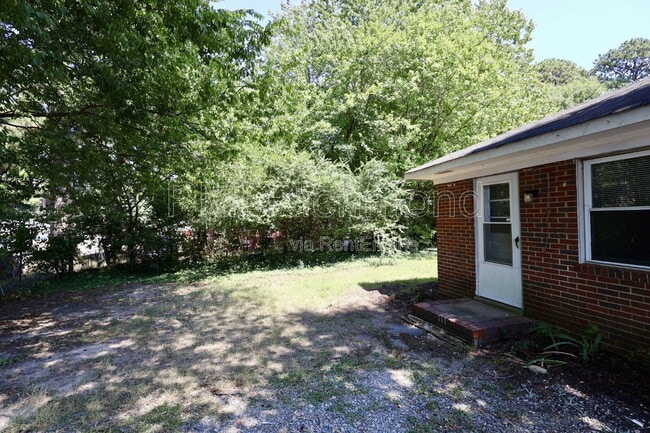 Building Photo - 3118 Dundas Rd