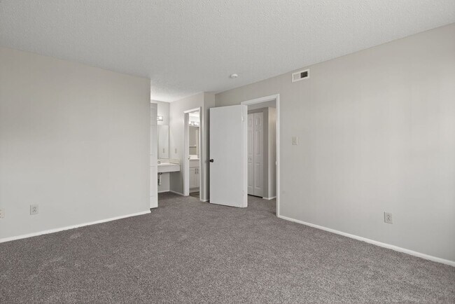 Foto del edificio - Call Sabrina Thomas Office at 757-767-0767...