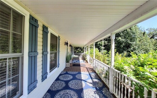 Foto del edificio - 442 Clove Rd