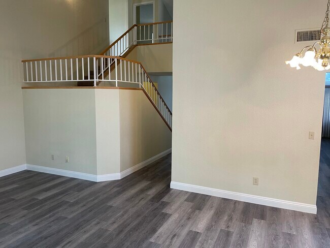 Building Photo - 2039 Angel Falls Dr