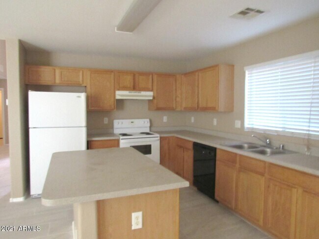 Foto del edificio - 863 S 239th Ln