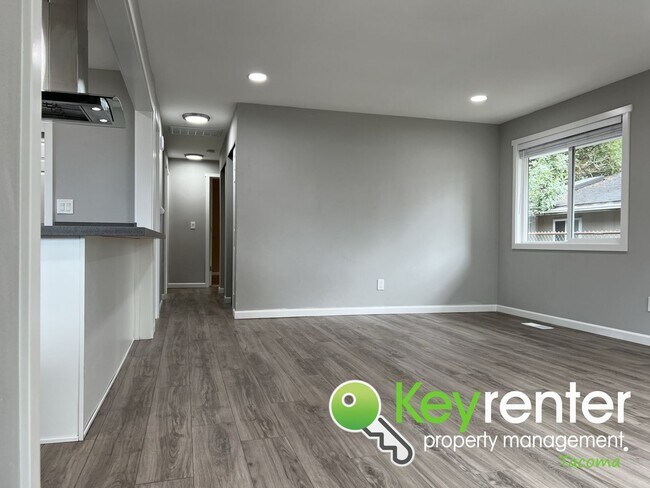 Building Photo - Newly Renovated Tacoma Rambler House!