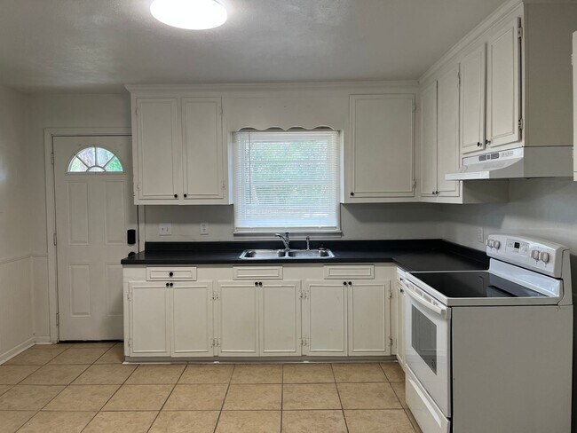 Foto del edificio - 303 Springdale Dr