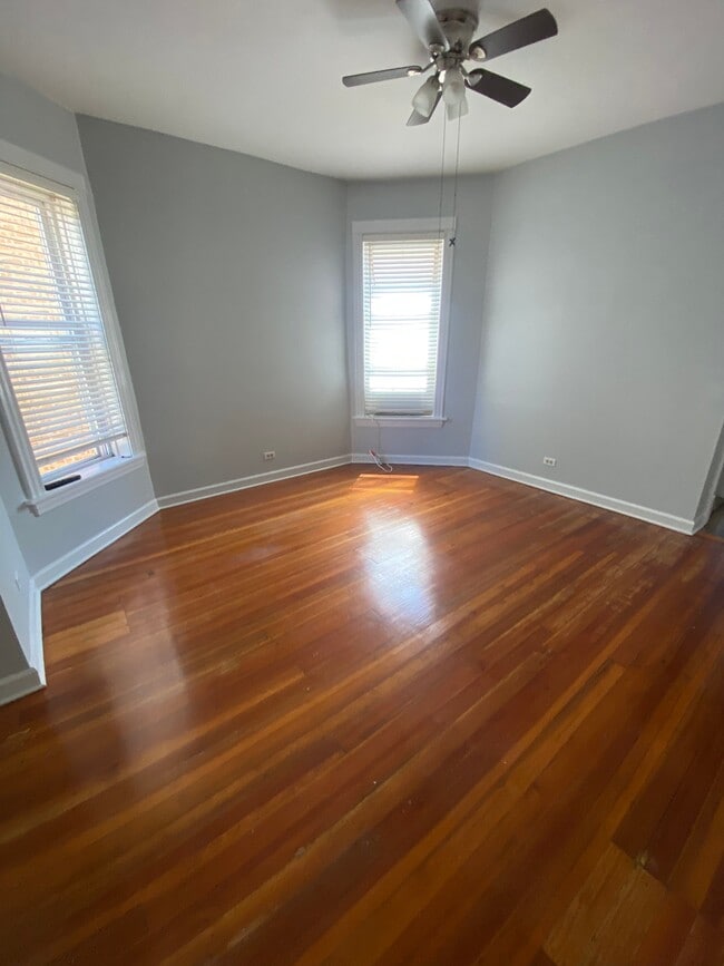 Photo - 2326 N Sacramento Ave (Chicago, IL) Apartment