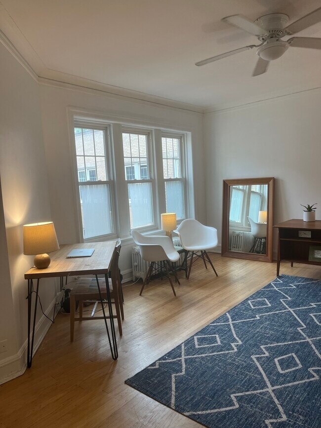 Foto del edificio - 1453 W Elmdale Ave