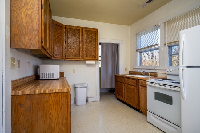 Building Photo - 445 S Broad St