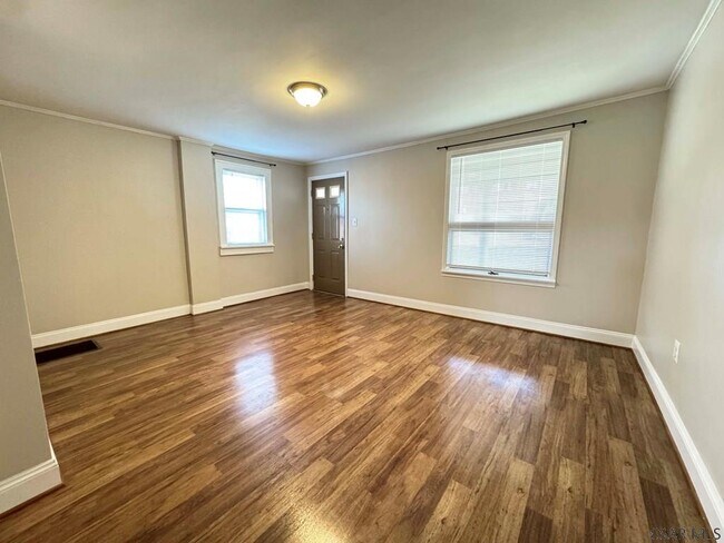 Building Photo - 610 Graham Ave