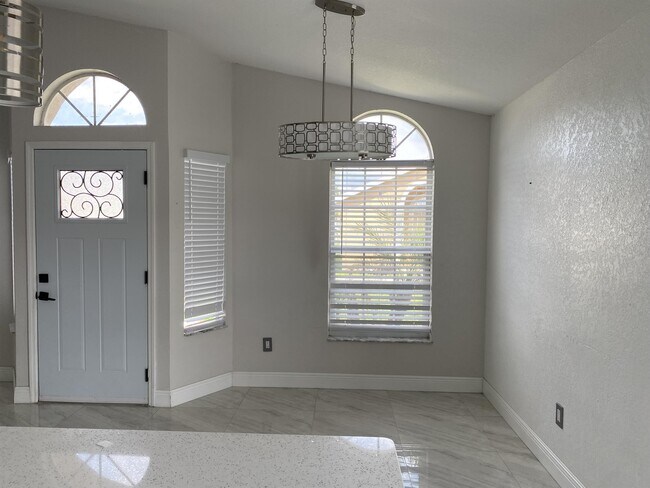 Foto del edificio - 2361 Harbor Town Dr