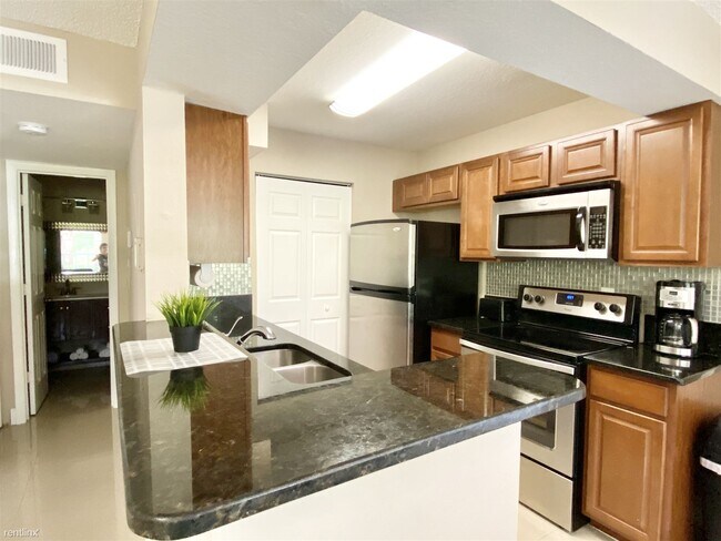 Building Photo - 2 br, 2 bath Condo - 11520 Westwood Blvd # 12