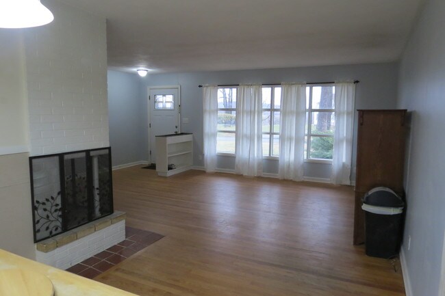 Building Photo - 24 Llewellyn Dr