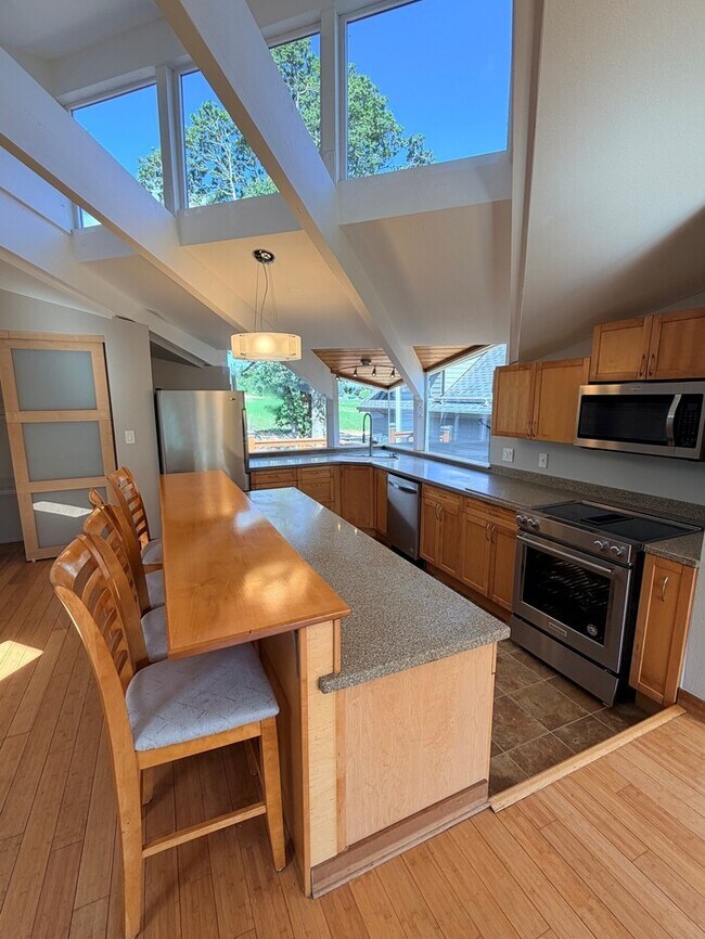 Foto del edificio - Spacious Home with Office, Studio, Workshop - Endless Possibilities!