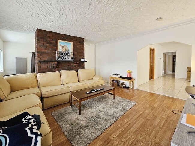 Foto del edificio - 12 Hadley Pl