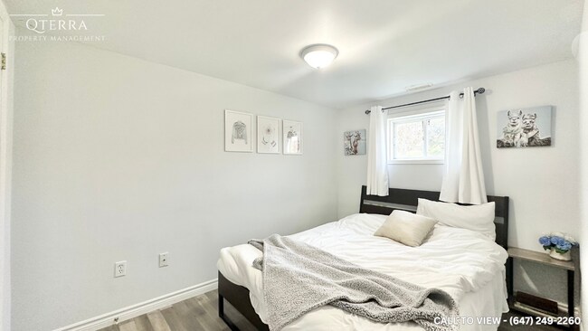 Building Photo - 2891 Innisfil Beach Rd