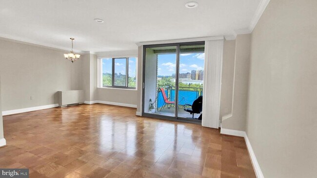 Foto del edificio - 10201 Grosvenor Pl