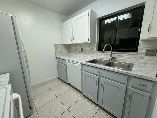 Building Photo - 2304 Inagua Way