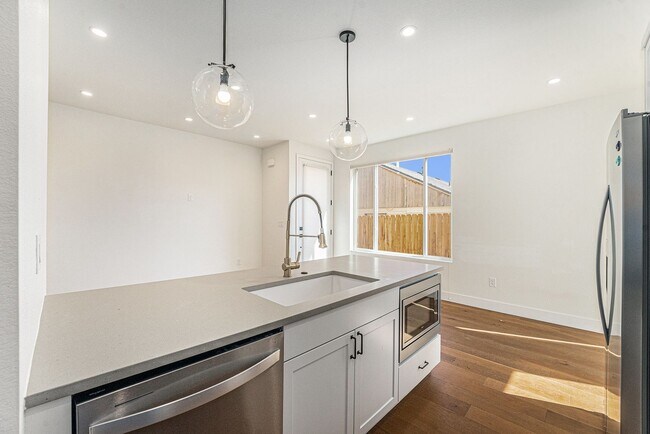 Foto del edificio - Modern Townhouse in Prime Location Near Sloan's Lake - 2 bedrooms - 4 bathrooms