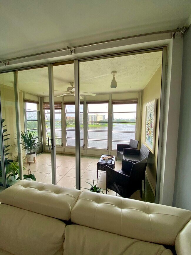 Foto del edificio - 3091 N Course Dr