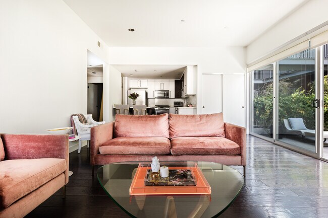 Foto del edificio - 1050 N Gardner St