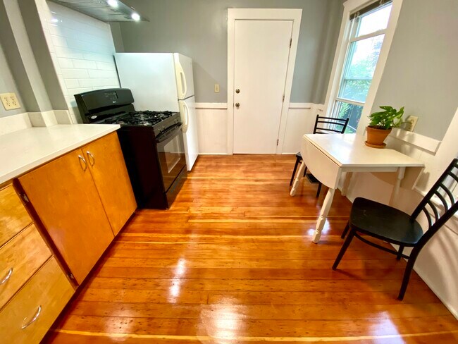 kitchen on the 1st floor - 32 Fairmont Ave