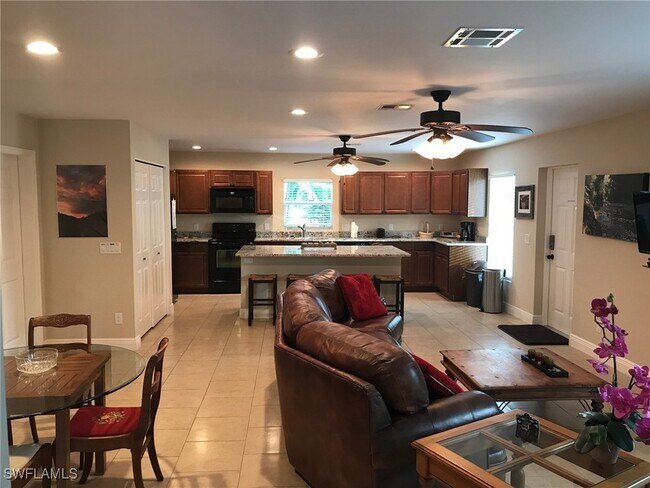Foto del edificio - 6140 Standing Oaks Ln