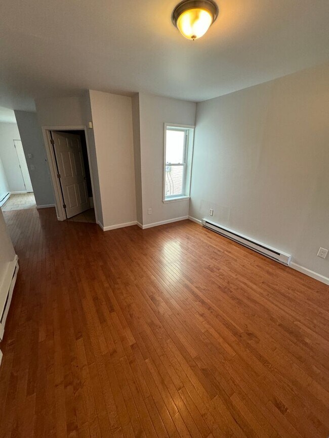Building Photo - 388.5 W Greenleaf Street