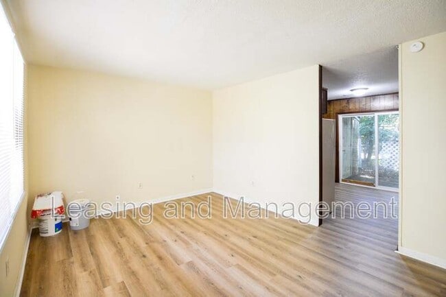 Foto del edificio - 1611 Jessamine Rd