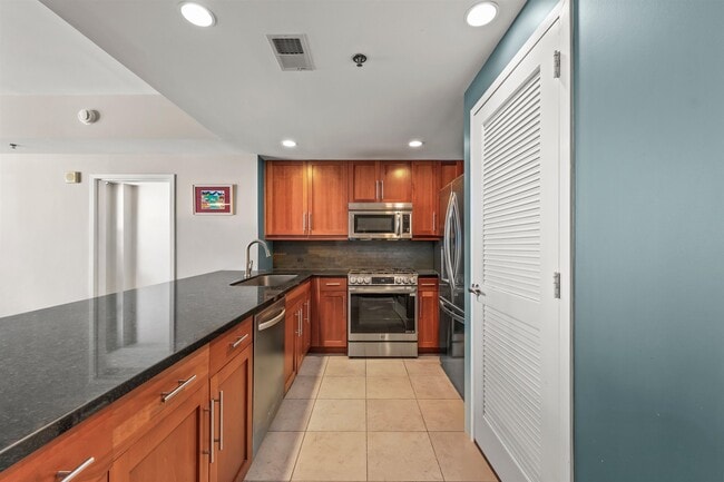 Building Photo - 800 Jackson St